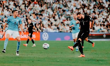 Μειώνει σε 3-2 για την Αυστρία με φανταστικό γκολ ο Αρναούτοβιτς!