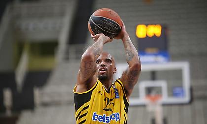 Αποθέωσε την Αλβάρκ Τόκιο ο Θίοντορ, παρότι τον «έκοψε»