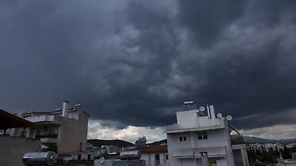 Φθινοπωρινός ο καιρός σήμερα με συννεφιά, βροχές και μποφόρ - Πτώση της θερμοκρασίας
