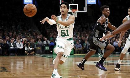 Στις προπονήσεις των Μπακς ο Τρεμόντ Ουότερς