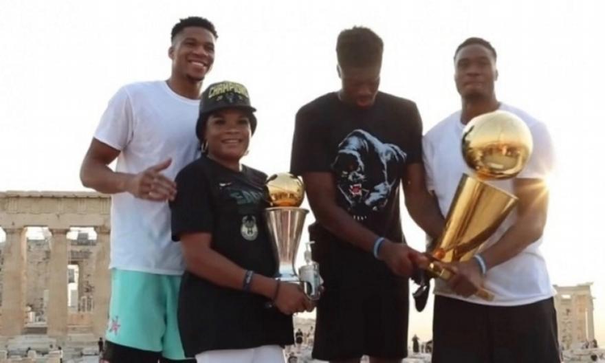 Μπακς: Η επίσκεψη των Αντετοκούνμπο στην Ακρόπολη