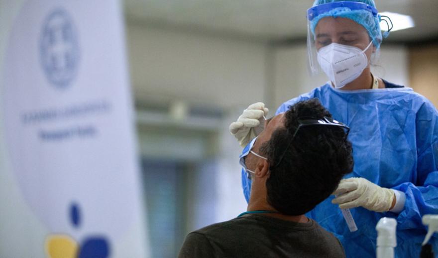 Κορωνοϊός: 2170 κρούσματα, 43 θάνατοι, 384 διασωληνωμένοι