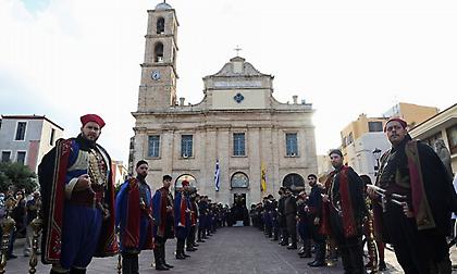 Κηδεία Μίκη Θεοδωράκη: Αποχαιρετισμός με ριζίτικα στον Γαλατά Χανίων
