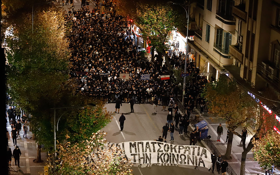 Θεσσαλονίκη: Ένταση με οπαδούς του ΠΑΟΚ και ΜΑΤ