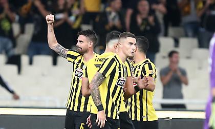 Ασίστ Μάνταλου για το 1-0 της ΑΕΚ με τον Λε Ταλέκ