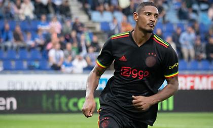 Άγιαξ: Η UEFA απαγορεύει το λογότυπο φόρο τιμής στον Μπομπ Μάρλεϊ