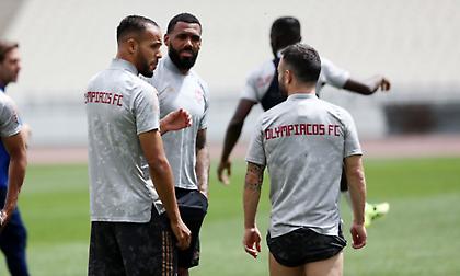 Με τριάδα Ονιεκούρου, Βαλμπουενά και Ελ Αραμπί