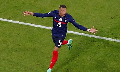 Λεονάρντο: «Δεν βλέπω τον Κιλιάν να φεύγει στο τέλος της σεζόν»