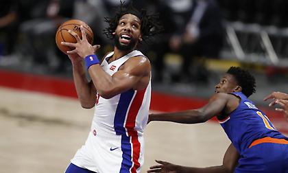 Υπογράφει μη εγγυημένο συμβόλαιο στους Χοκς ο Οκαφόρ