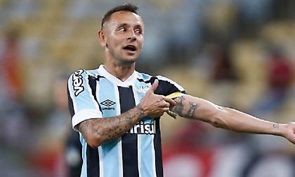 Οπαδοί της Φλαμένγκο την «έπεσαν» στον Ραφίνια – Απάντησε δείχνοντας τατουάζ του!