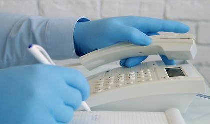 Βρετανία: Ποδολάγνος έκανε 1200 κλήσεις στο NHS -Παρίστανε την ηλικιωμένη για να μιλάει για πατούσες