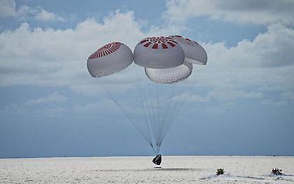 SpaceX: Oι τουρίστες του διαστήματος επέστρεψαν στη Γη