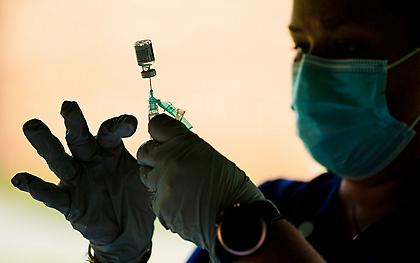 Εμβολιασμός: Ασφαλής η τρίτη δόση, πιθανή χορήγηση και στον γενικό πληθυσμό