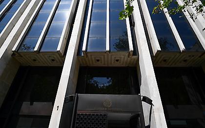 ΥΠΕΞ: Στην Ελλάδα επτά γυναίκες βουλευτές από το Αφγανιστάν με τις οικογένειές τους