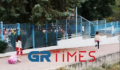 Θέρμη: Και σήμερα στο σχολείο ο αρνητής πατέρας - «Ήρθα να επιδώσω πρόστιμα»