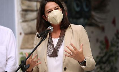 Κεραμέως για γυναικοκτονίες : «Όλα ξεκινούν από την Παιδεία, το σχολείο, την οικογένεια»