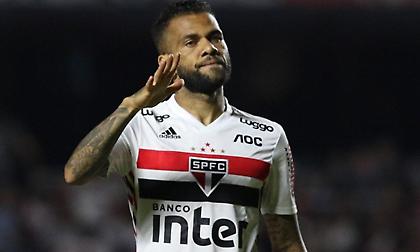 Δεν υπογράφει πουθενά μέχρι το τέλος του χρόνου ο Ντάνι Άλβες!