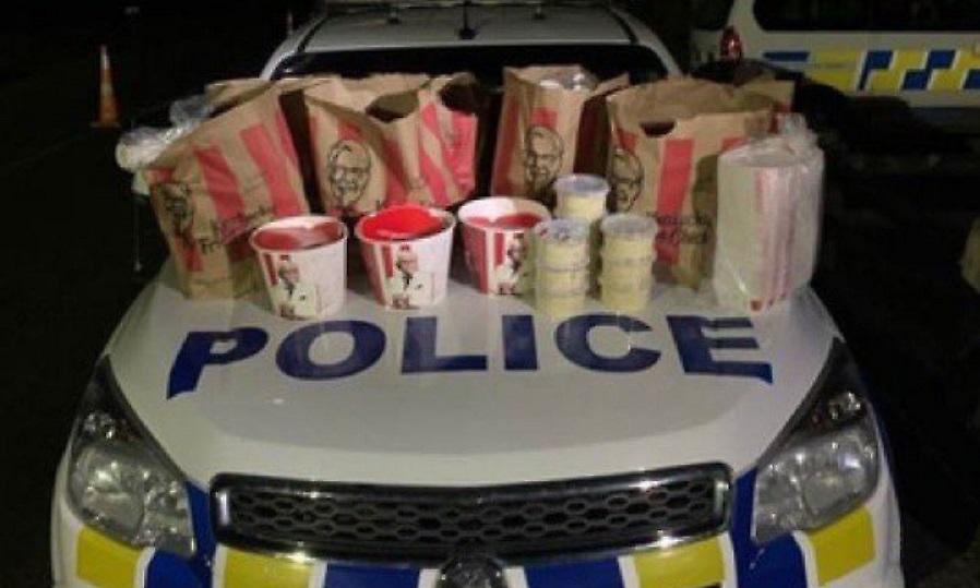 Δύο τύποι συνελήφθησαν για... διακίνηση fast food εν μέσω lockdown