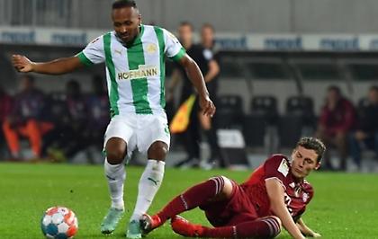 Με δέκα συνεχίζει η Μπάγερν, λόγω αποβολής του Παβάρ!