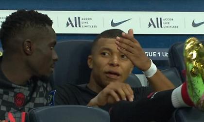 Η κάμερα έπιασε Εμπαπέ να «κράζει» Νεϊμάρ: «Δεν μου δίνει την μπάλα»