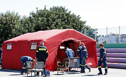 Σεισμός στην Κρήτη: Αγώνας δρόμου για την πρώτη δύσκολη νύχτα