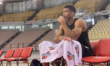 To ΣΕΦ έγινε δεύτερο «σπίτι» του Γιάννη Αντετοκούνμπο (pics)