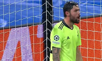 «Μπράβο παικταρά»: Ο Αθανασιάδης αποθεώθηκε στα αποδυτήρια της Σέριφ