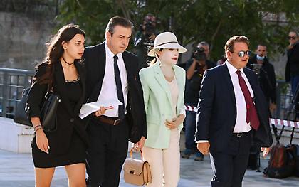 Επίθεση με βιτριόλι: «Σκάσε φίδι» - Ξέσπασαν οι συγγενείς της Ιωάννας στο δικαστήριο