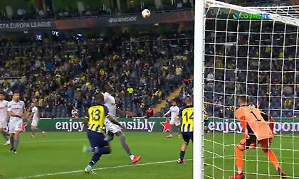 Απίστευτη ασυνεννοησία Πέλκα και Βαλένσια, άουτ η μπάλα