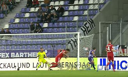 Προηγήθηκε με καραμπόλα η Άουε, απάντησε με... τρελό αυτογκόλ το Αμβούργο