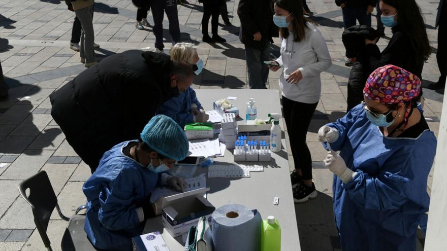 Κορωνοϊός-Ελλάδα: 2.636 κρούσματα, 32 θάνατοι, 329 διασωλην