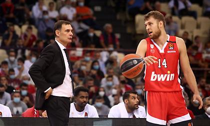 Βεζένκοφ: «Έχουμε 12 παίκτες που είναι έτοιμοι να μπουν και να βοηθήσουν»