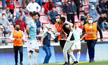 Οπαδός της Καϊσέρισπορ την «έπεσε» στον Μπακασέτα!