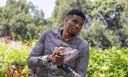 Γιάννης Αντετοκούνμπο: Αγόρασε δύο βίλες στη Μεσσηνία