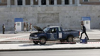 Άγνωστος Στρατιώτης: Τι γράφει το όχημα του 58χρονου αγρότη που έφτασε μέχρι το Μνημείο
