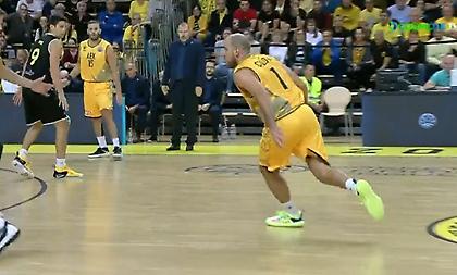 Τρομερή ασίστ από τον Κολόμ με... no look πάσα πίσω από την πλάτη!