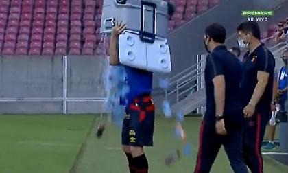 Ο Ερνάνες δροσίστηκε με ολόκληρο το ψυγειάκι του πάγκου