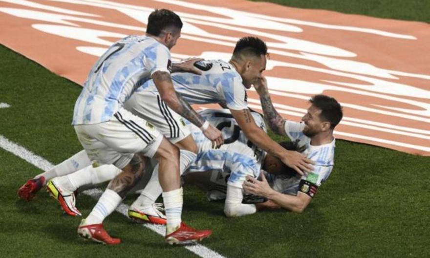 Αργεντινή: Τριάρα με… ακούσιο γκολ του Μέσι
