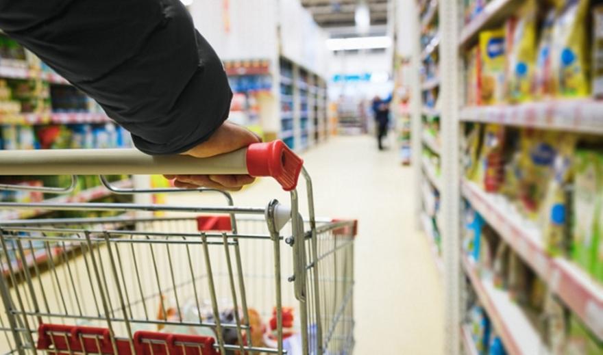 Σούπερ μάρκετ κατηγόρησε ψευδώς πωλήτρια για κλοπή