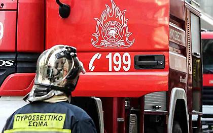 Πειραιάς: Υπό έλεγχο πυρκαγιά σε κατάστημα χαρτικών