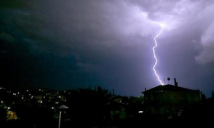 Καιρός - «Μπάλλος»: καταιγίδες, χιόνια και χαλάζι την Πέμπτη