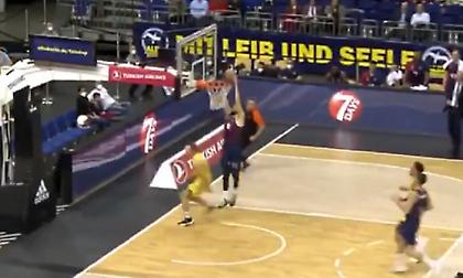 Εντυπωσιακή τάπα και κάρφωμα στην αντεπίθεση για την Μπασκόνια!