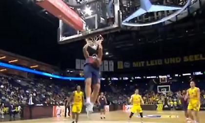 Το buzzer-beater κάρφωμα του Κοστέλο στο ημίχρονο