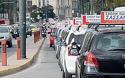 Δίπλωμα οδήγησης: Τι αλλάζει σε εξέταση και εκπαίδευση – Νέος θεσμός οι επόπτες αστυνομικοί