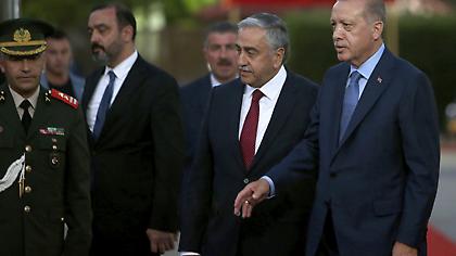 Απαγόρευση εισόδου στην Τουρκία στον Ακιντζί και άλλους 41 Τουρκοκύπριους; Διαψεύδει η Άγκυρα