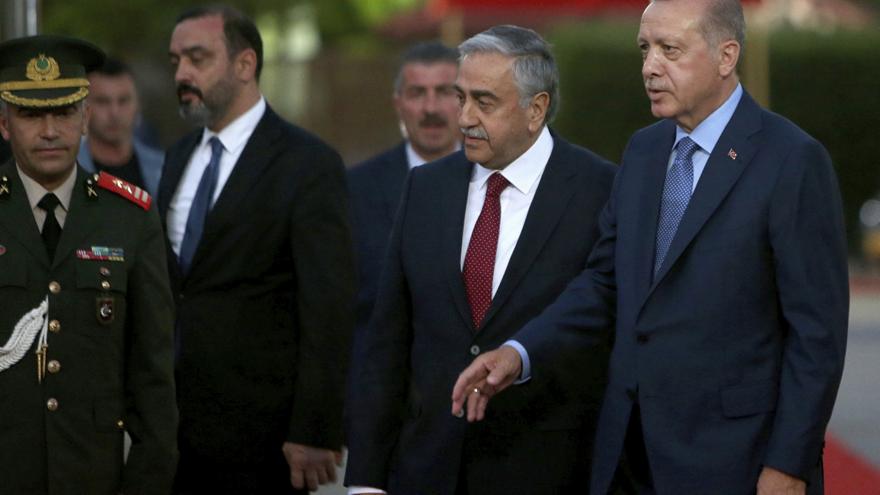 Απαγόρευση εισόδου στην Τουρκία στον Ακιντζί