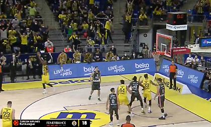 Buzzer beater του Ντε Κολό με μακρινό τρίποντο στο πρώτο δεκάλεπτο