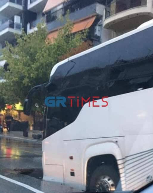 Μπάλλος: Άνοιξε η γη και… κατάπιε λεωφορείο (video)