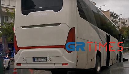 Κακοκαιρία-Μπάλλος: Άνοιξε η γη και… κατάπιε λεωφορείο (video/pic)
