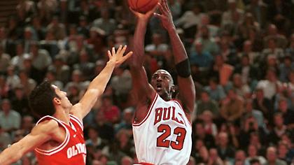 Ολυμπιακός εναντίον των Μπουλς του Τζόρνταν - Το ματς που δεν θα ξεχάσει κανείς